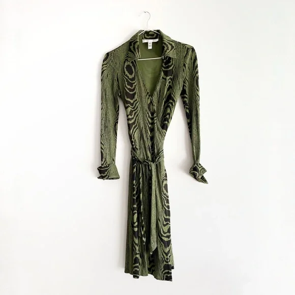 RARE DIANE VON FURSTENBERG Printed Silk Knee-Length Dress - Picture 1 of 4